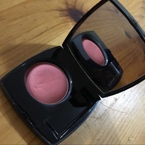 CHANEL. Malice blush